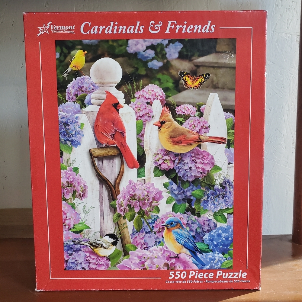 Vermont Christmas Company 550-piece Jigsaw Puzzle | Cardinal & Friends